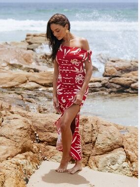 New with tags Petal & Pup Brigid Dress. Red XS.